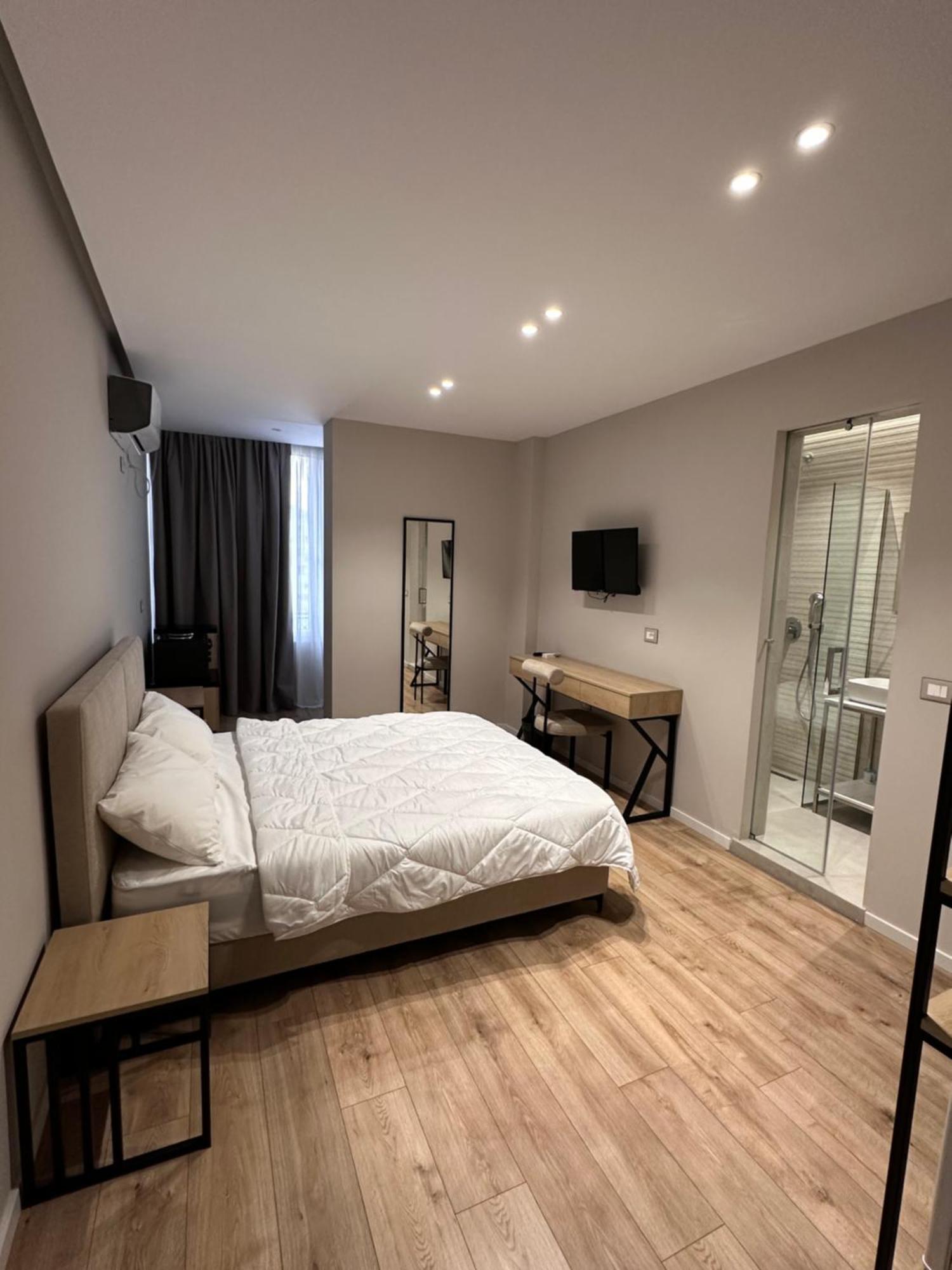 Amazon 8 Guesthouse Tiranë Eksteriør bilde